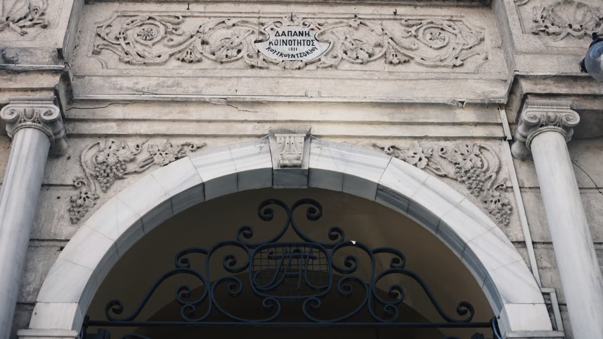 Detailed view of an ornate archway entrance in Üsküdar, showcasing classical architectural elements.